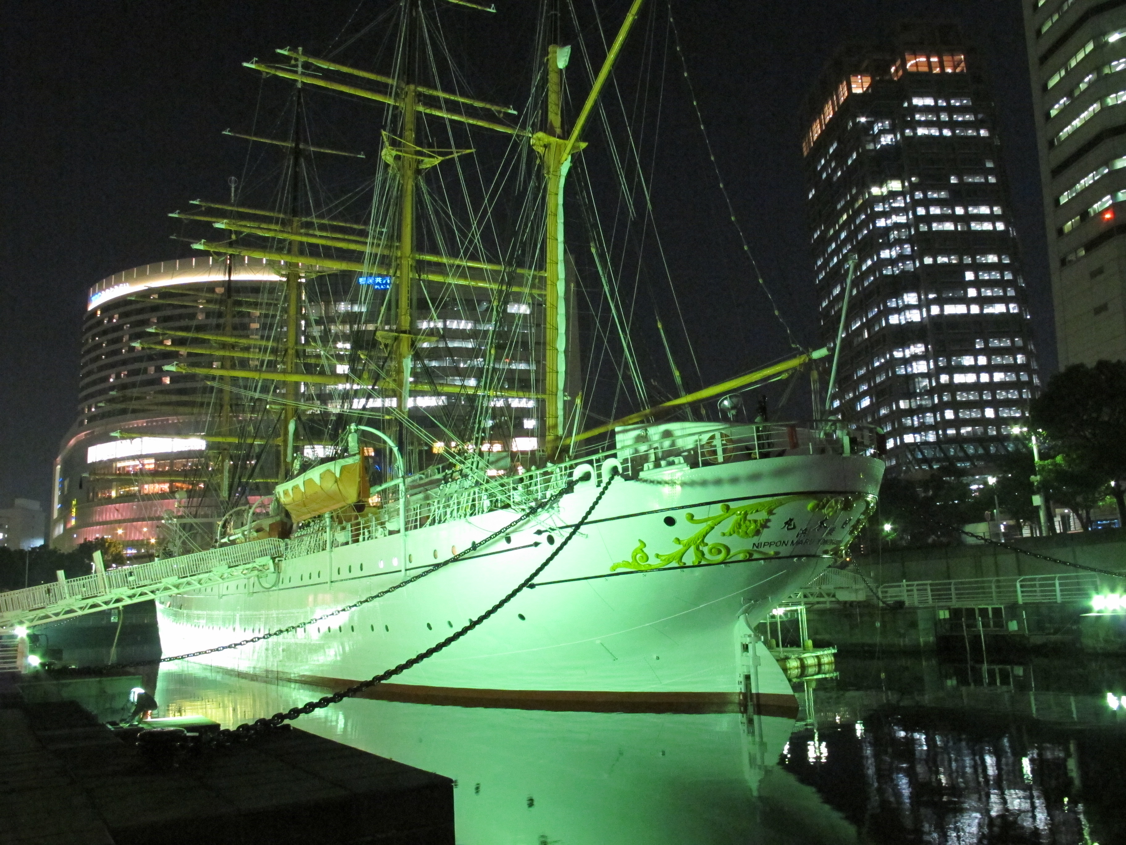 <b>ISO1600<br>PowerShot G12 / 約2.7MB / 3,648×2,736 / 1/8秒 / F5.6 / +1.7EV / WB:オート / 6.1mm</b>