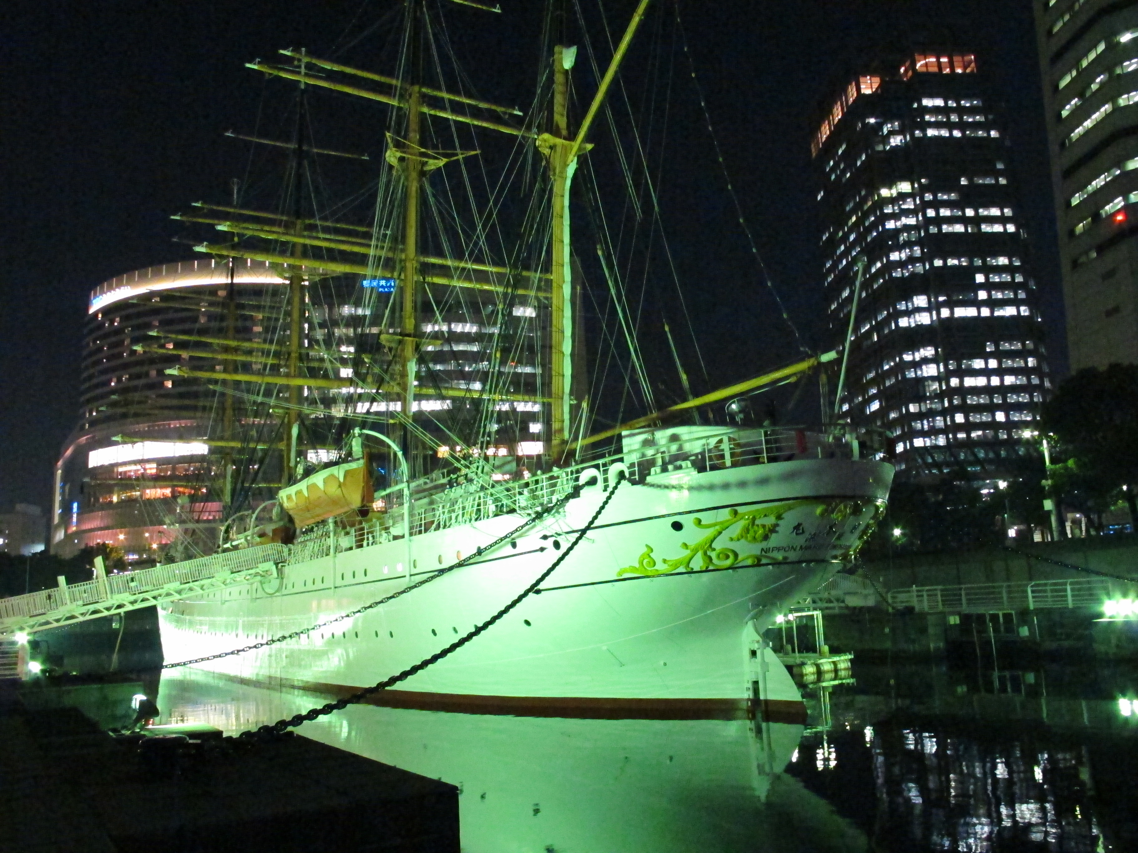 <b>ISO3200<br>PowerShot G12 / 約2.6MB / 3,648×2,736 / 1/15秒 / F5.6 / +1.7EV / WB:オート / 6.1mm</b>