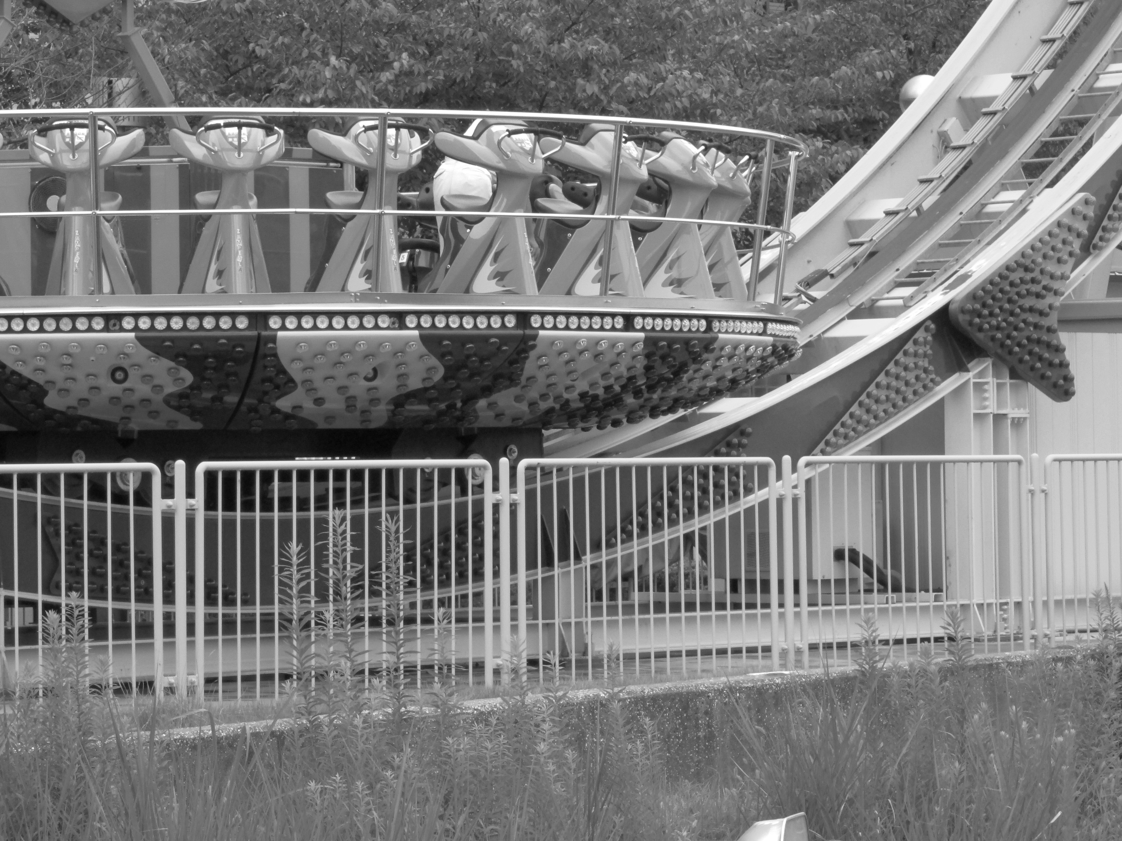 <b>白黒<br>PowerShot G12 / 約2.5MB / 3,648×2,736 / 1/250秒 / F8 / 0.0EV / ISO800 / CanonWB: / CanonWB:unknown / 30.5mm</b>