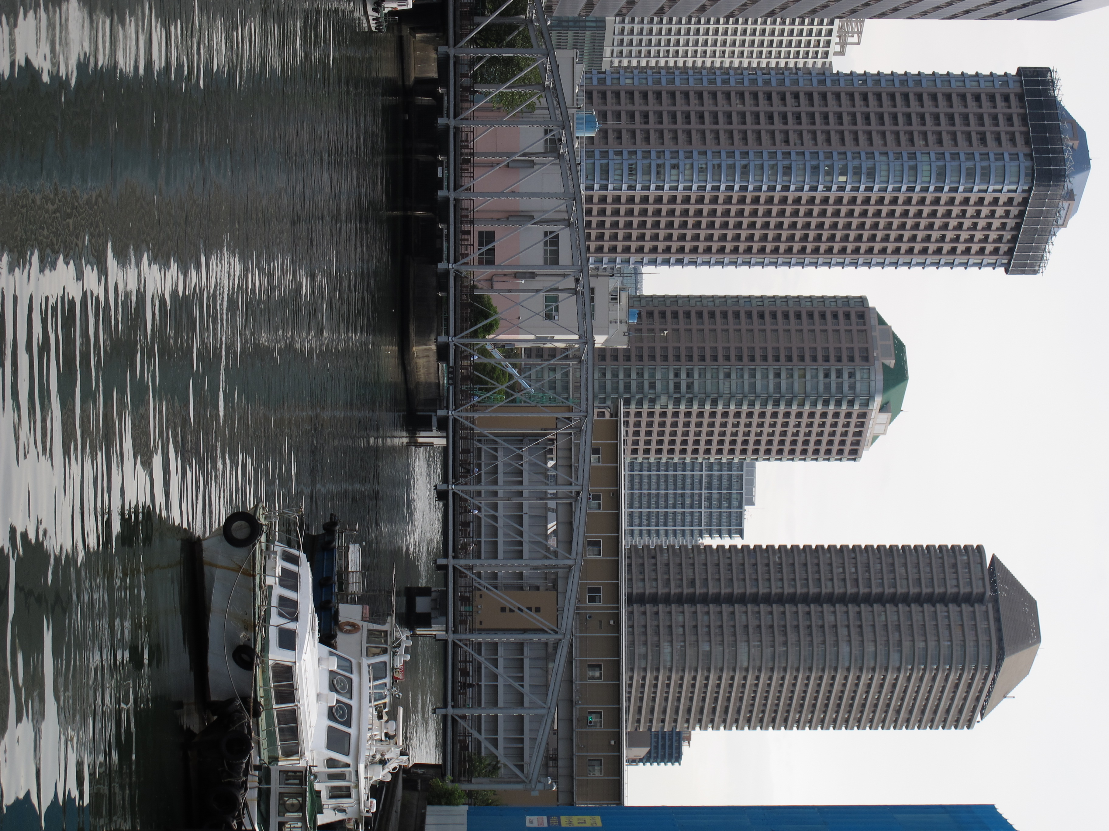 <b>PowerShot G12 / 約2.5MB / 2,736×3,648 / 1/640秒 / F4 / -1.0EV / ISO80 / WB:オート / 18mm</b>