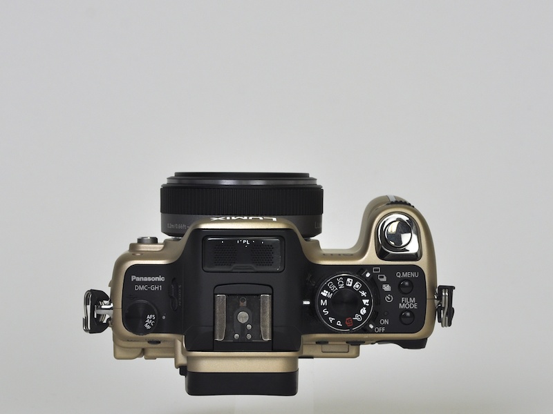 <b>DMC-GH1に装着（LUMIX G 20mm F1.7 ASPH.）</b>