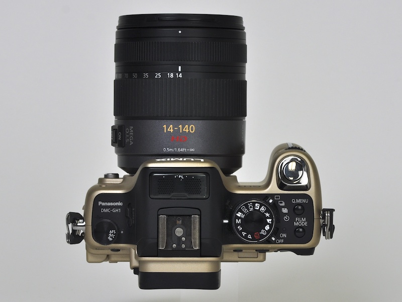 <b>DMC-GH1に装着（LUMIX G VARIO HD 14-140mm F4-5.8 ASPH.）</b>