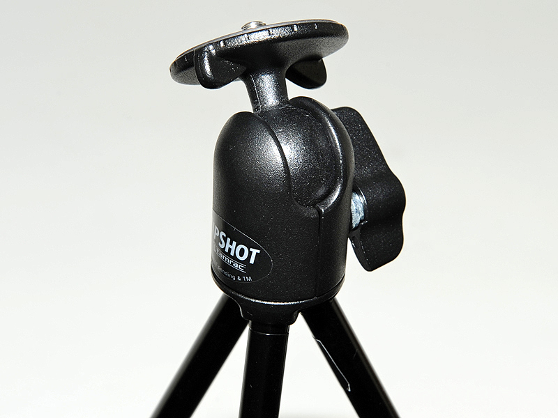 <b>小型の自由雲台が付属している</b>