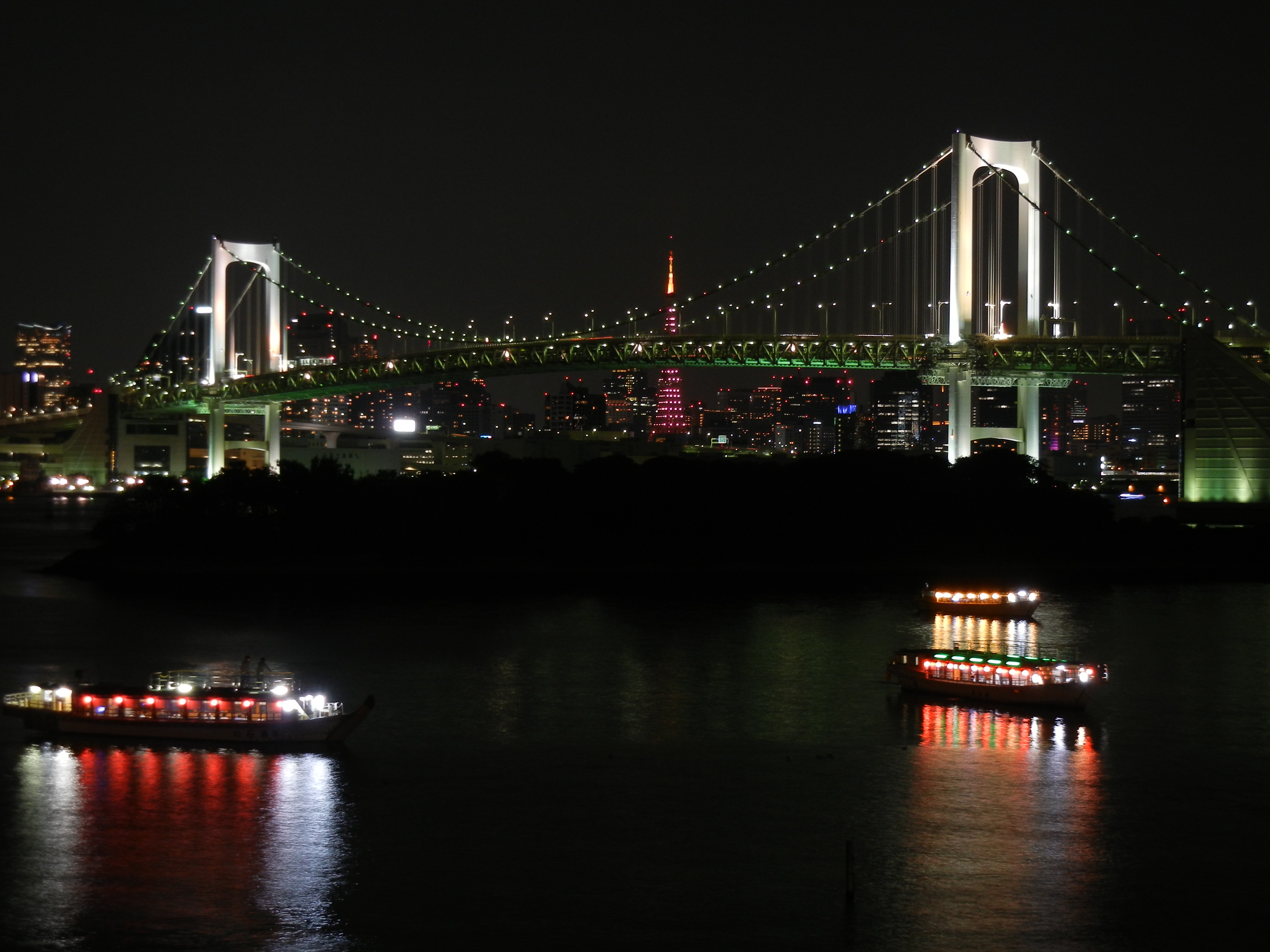 <b>もちろんプログラムオートで三脚を利用すれば、低感度で撮影できる<br>COOLPIX S8100 / 約2.2MB / 4,000×3,000 / 1.0秒 / F4.3 / -0.3EV / ISO160 / WB:オート / 13.9mm</b>