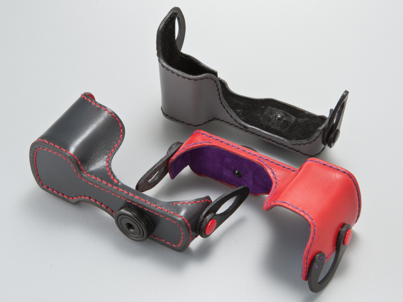 <b>プレミアムシリーズはブライドルレザーとイタリアンレザーを使っている。価格は1万3,650円</b>