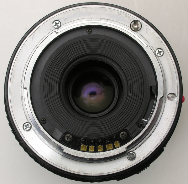 <b>時計の文字盤3時の位置にあるのが、機械式絞り作動レバー</b>