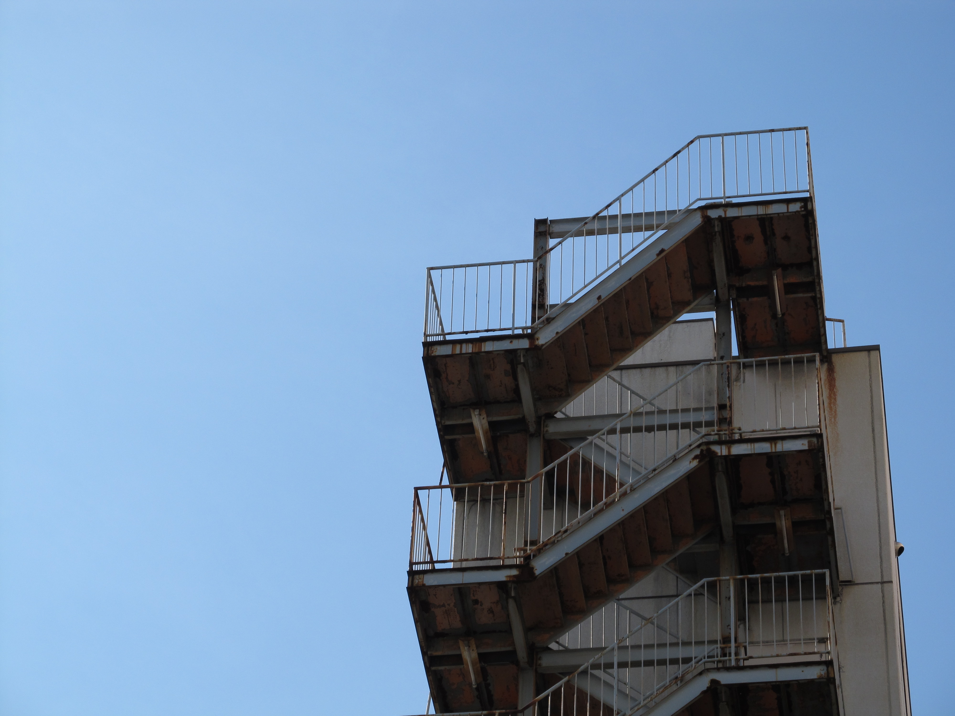 <b>PowerShot SX130 IS / 約2MB / 4,000×3,000 / 1/640秒 / F5 / 0.0EV / ISO80 / WB:オート / 23.48mm</b>