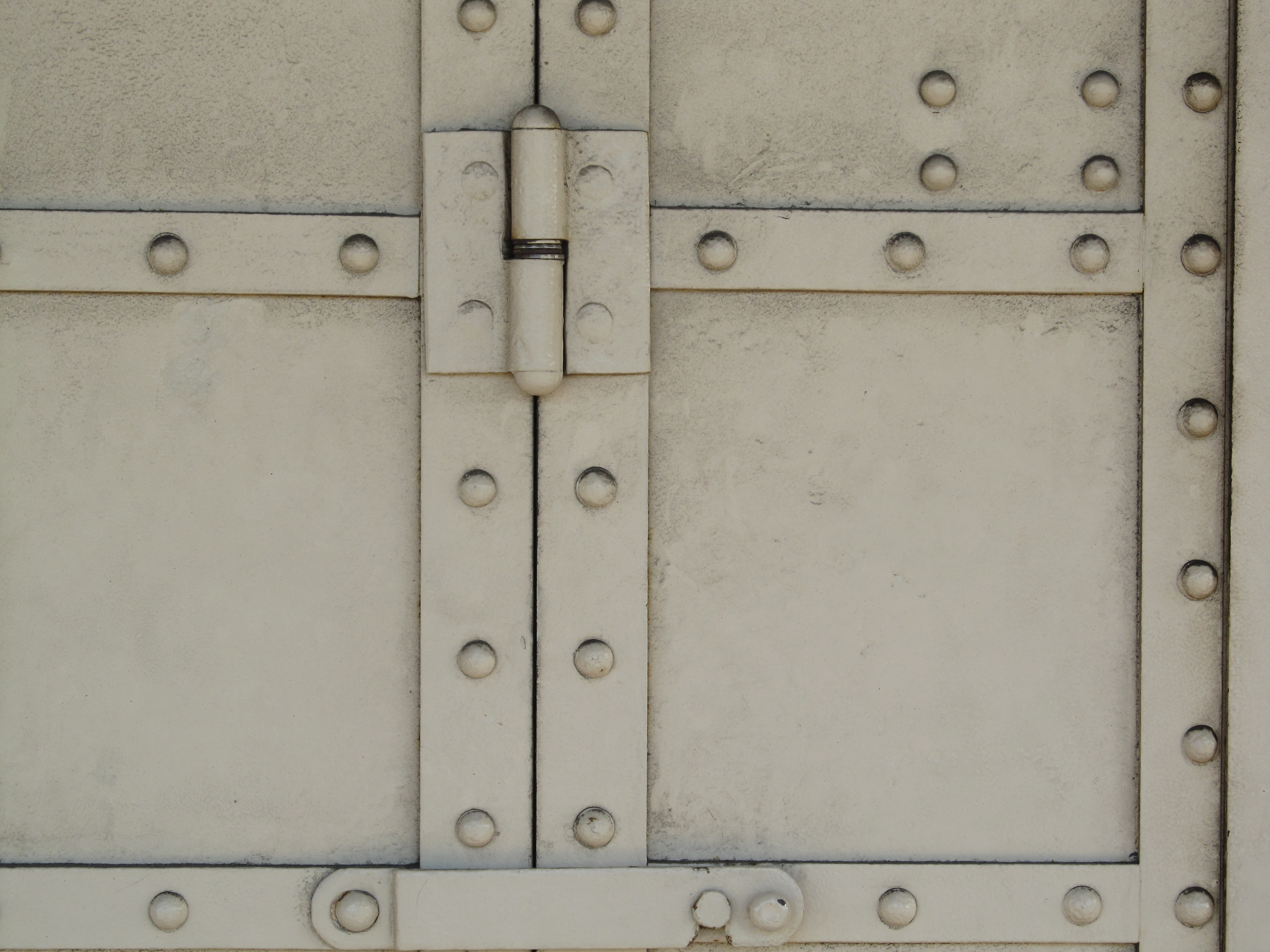 <b>PowerShot SX130 IS / 約2.4MB / 4,000×3,000 / 1/80秒 / F4.5 / 0.0EV / ISO80 / WB:オート / 18.27mm</b>