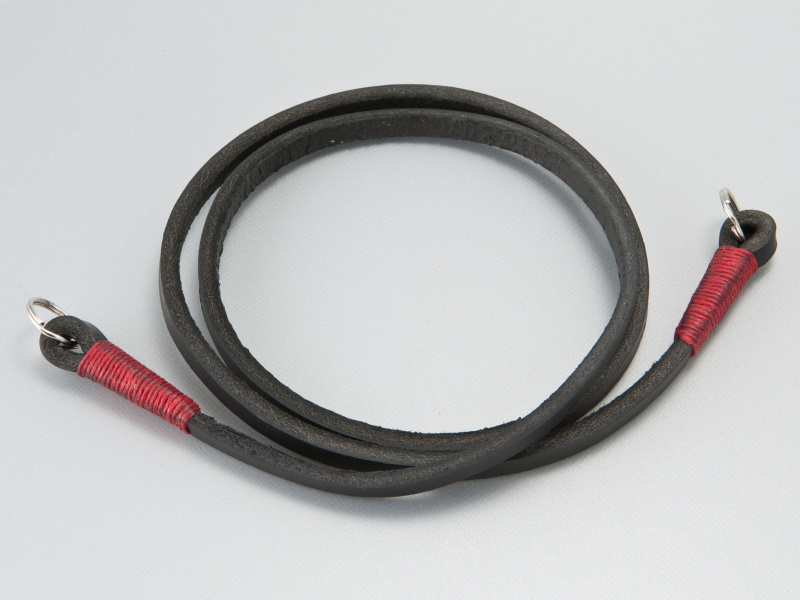 <b>もっともシンプルなneck strap horizontal lug-mountというスタイルは、わずか27ドルだ</b>