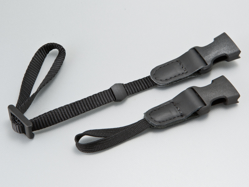 <b>取り付け部はナイロンテープ（上）に加え、オプションでスーパーループ（下）も選択できる</b>