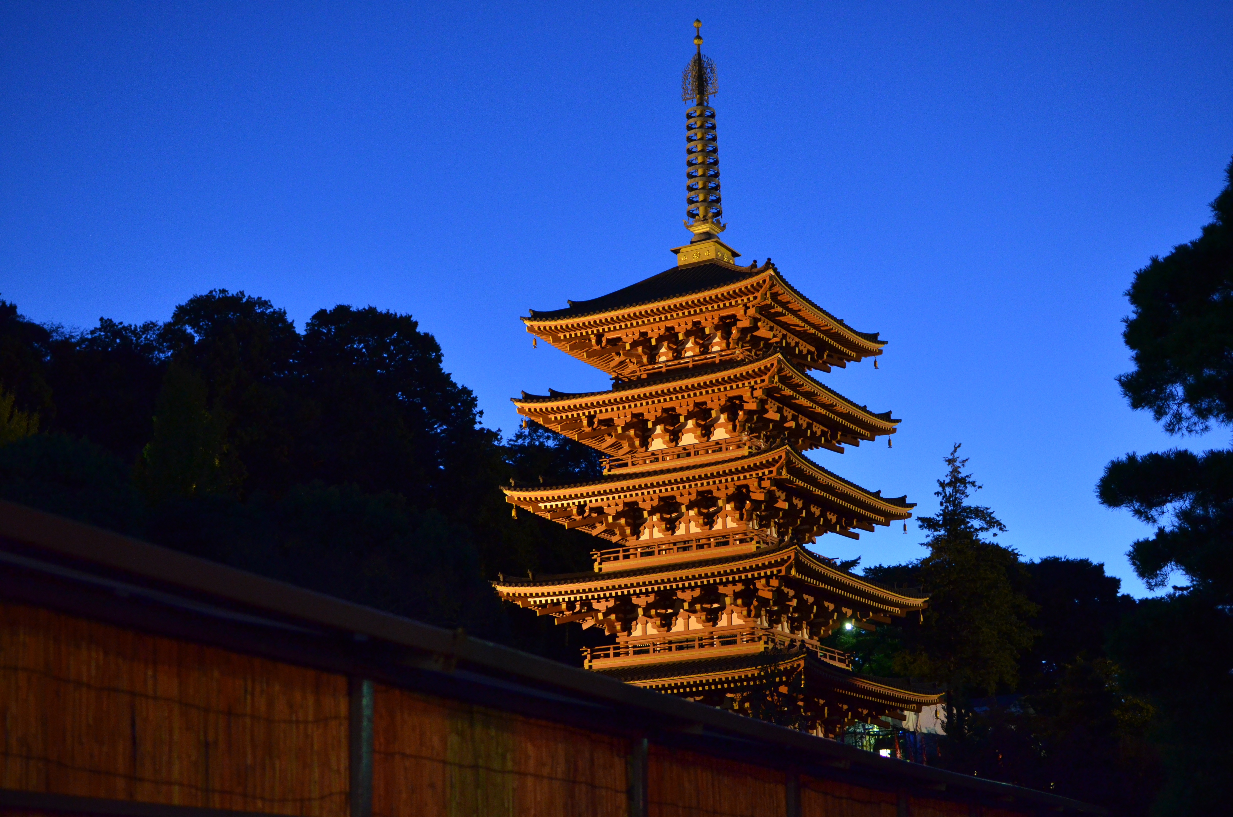 <b>ISO1600（高感度ノイズ低減:標準）<br>D7000 / AF-S DX NIKKOR 35mm F1.8 G / 約9.3MB / 4,928×3,264 / 1/25秒 / F2.8 / -1.0EV / WB:電球 / 35mm</b>