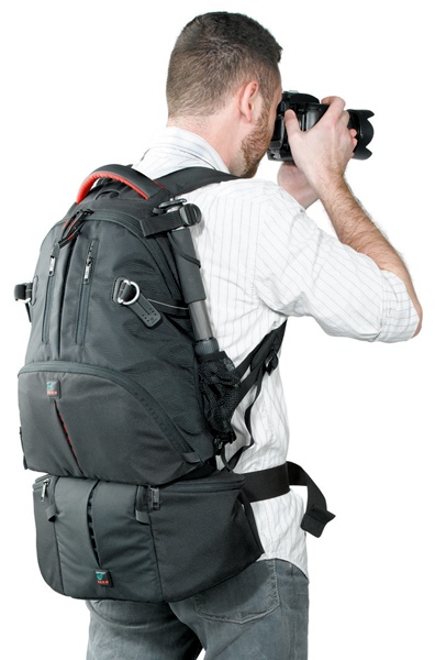 <b>カタ製ウエストバックを接続可能</b>