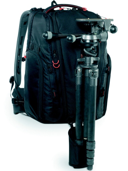 <b>三脚ホルダーを備える</b>