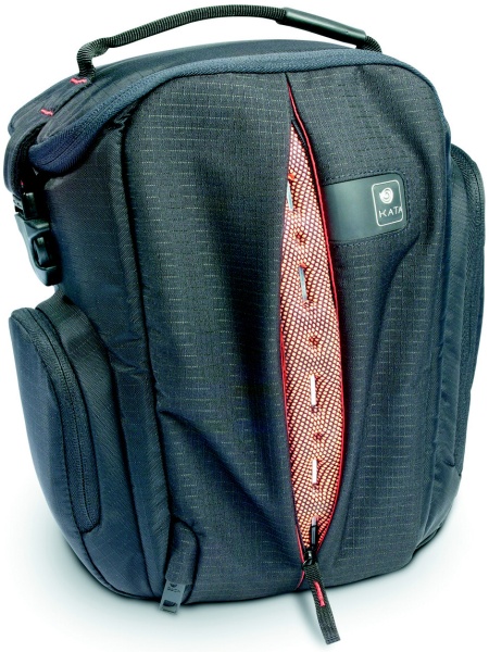 <b>スプリングスチールと特殊加工ウレタンフォームによるスパインガードを採用（ホルスター アクセス17 PL）</b>