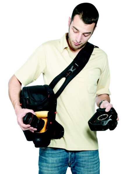 <b>左右両方からアクセス可能（ライトリ317 PL）</b>