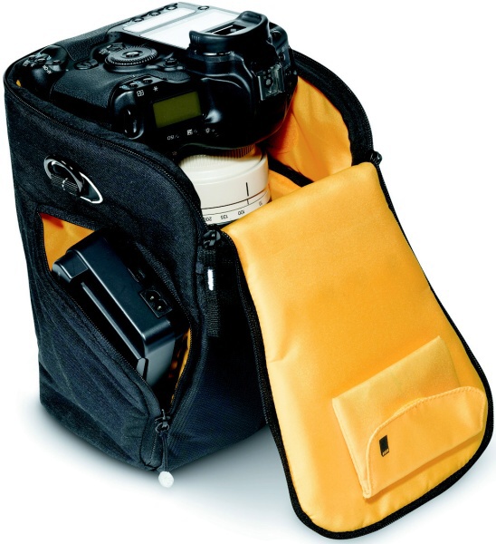 <b>機材を収納したところ（グリップ16 DL、ブラック）</b>