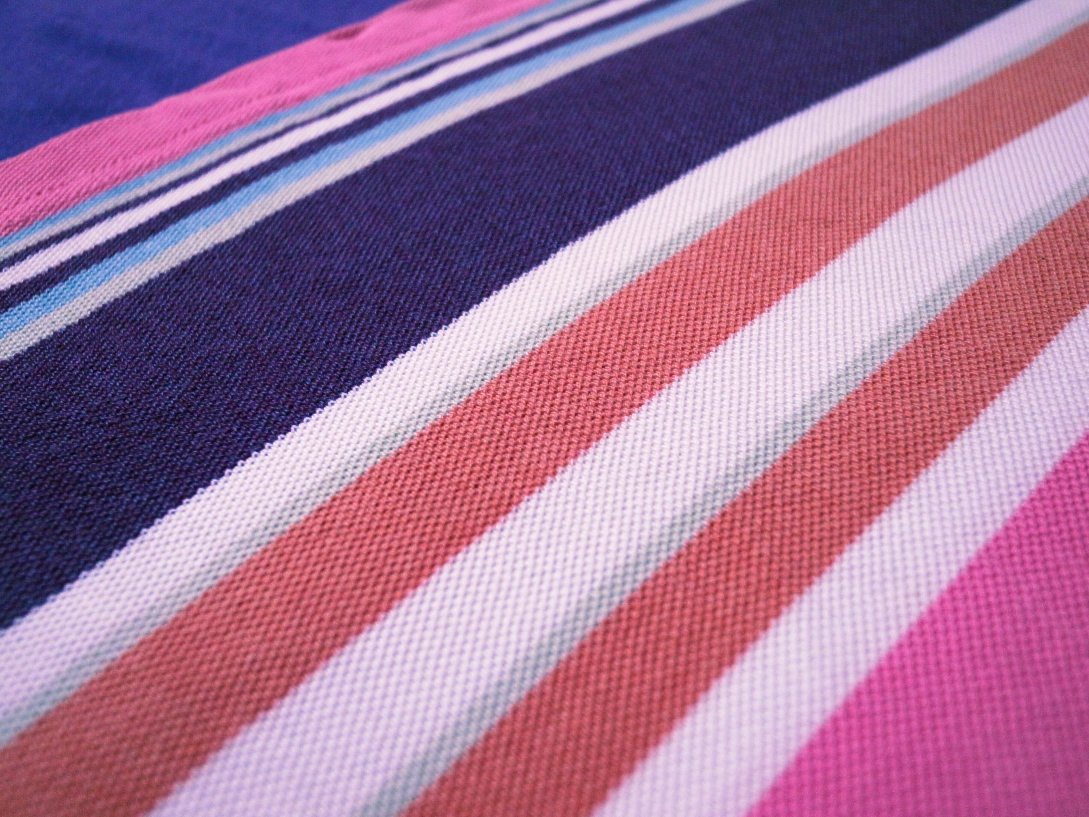 <b>クロスプロセス（色調マゼンタ、コントラスト+2）<br>GR DIGITAL III / 3,648×2,736 / 1/68秒 / F1.9 / 0EV / ISO400 / プログラム / WB:オート / 6mm</b>