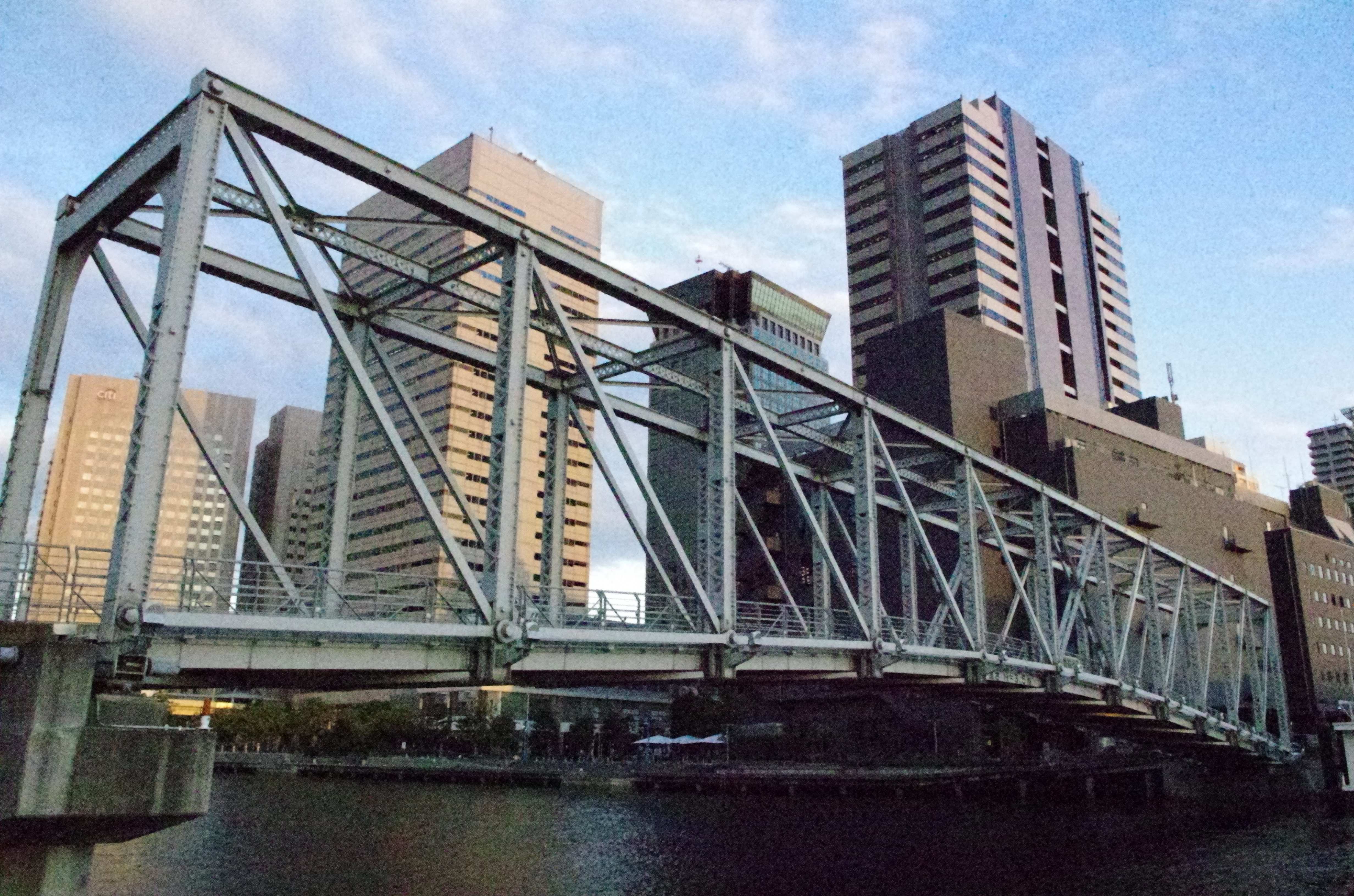 <b>高感度NR:オート / ISO51200</b>