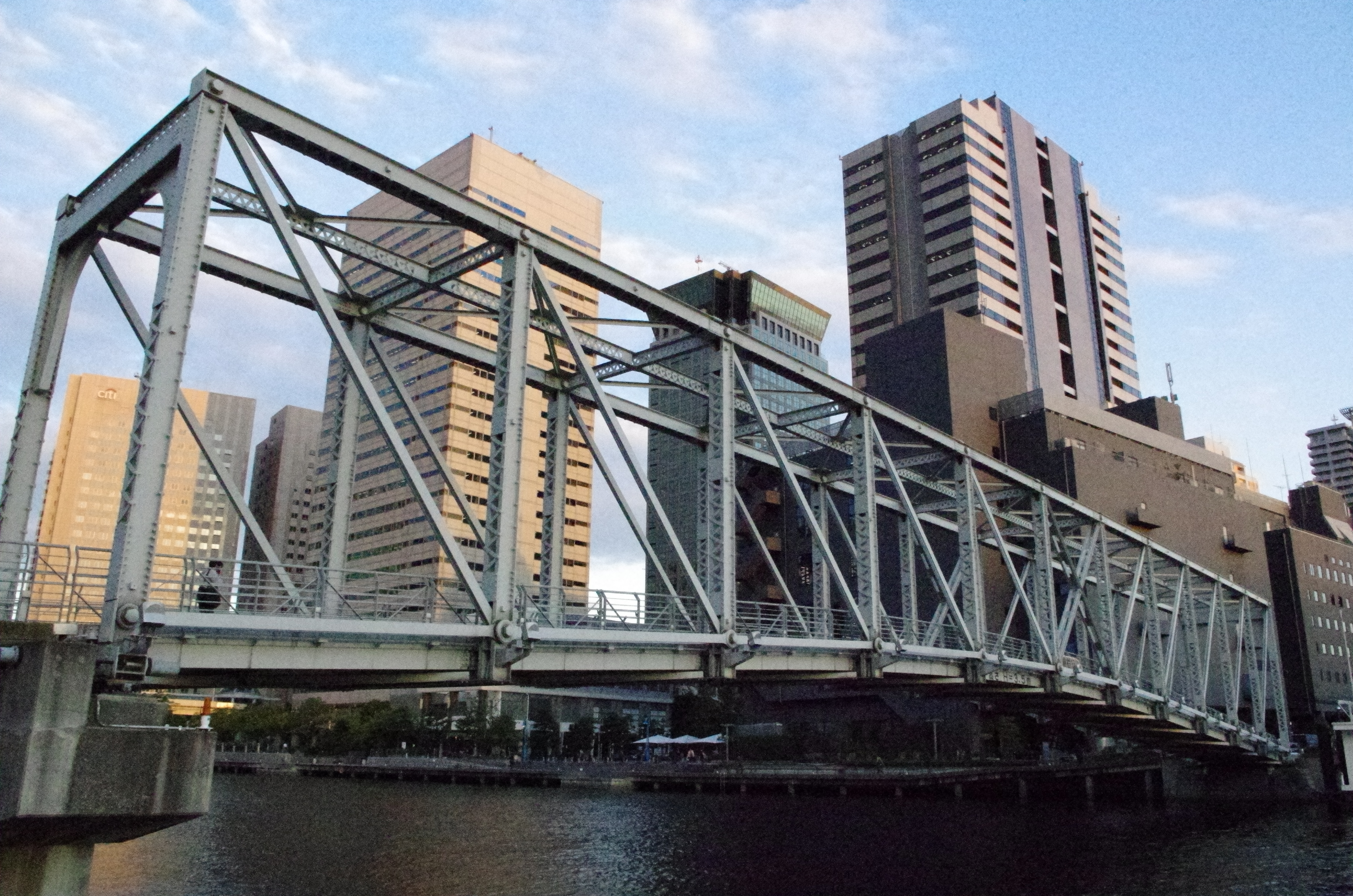 <b>高感度NR:OFF / ISO25600</b>