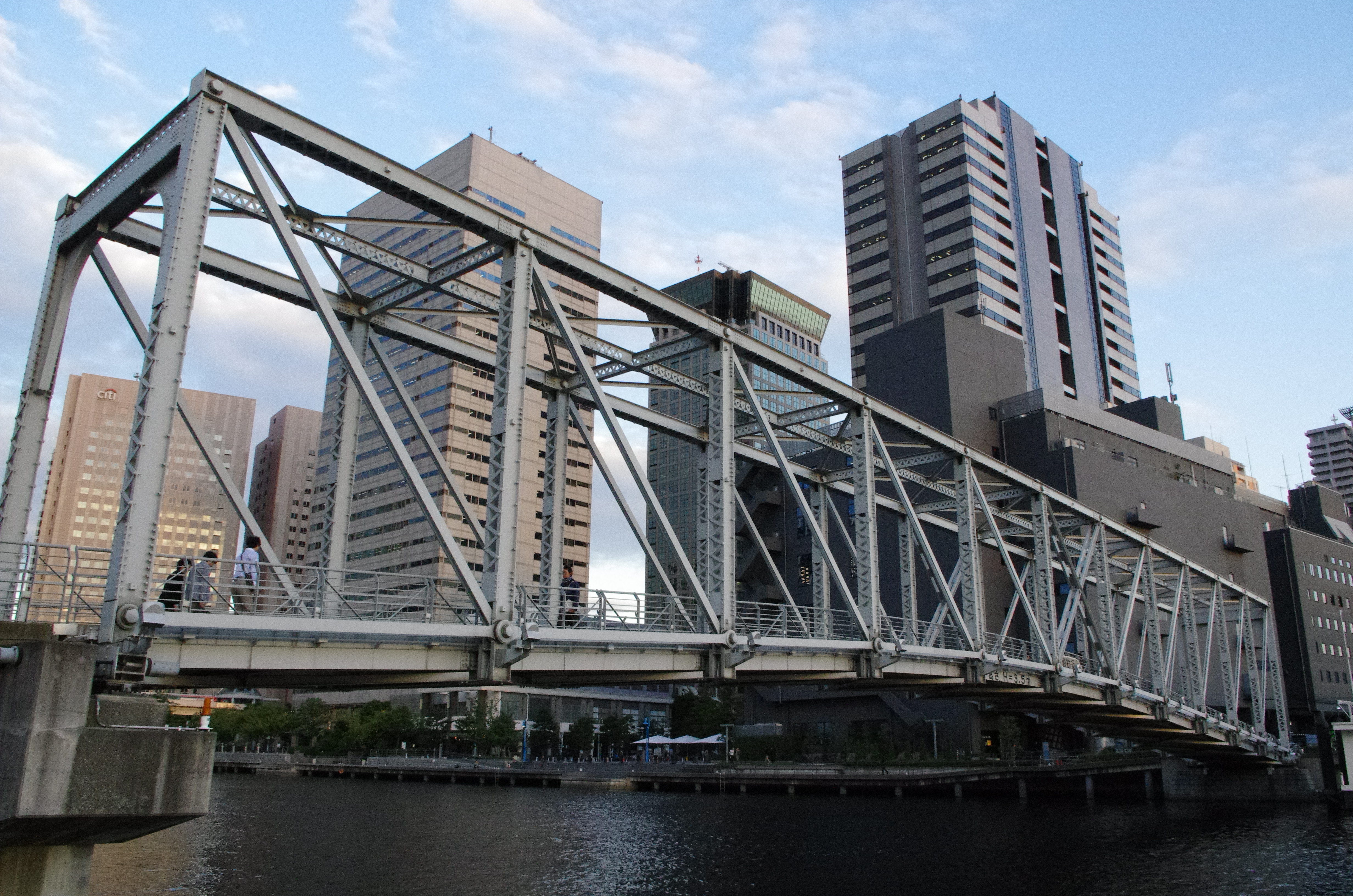 <b>高感度NR:弱 / ISO6400</b>