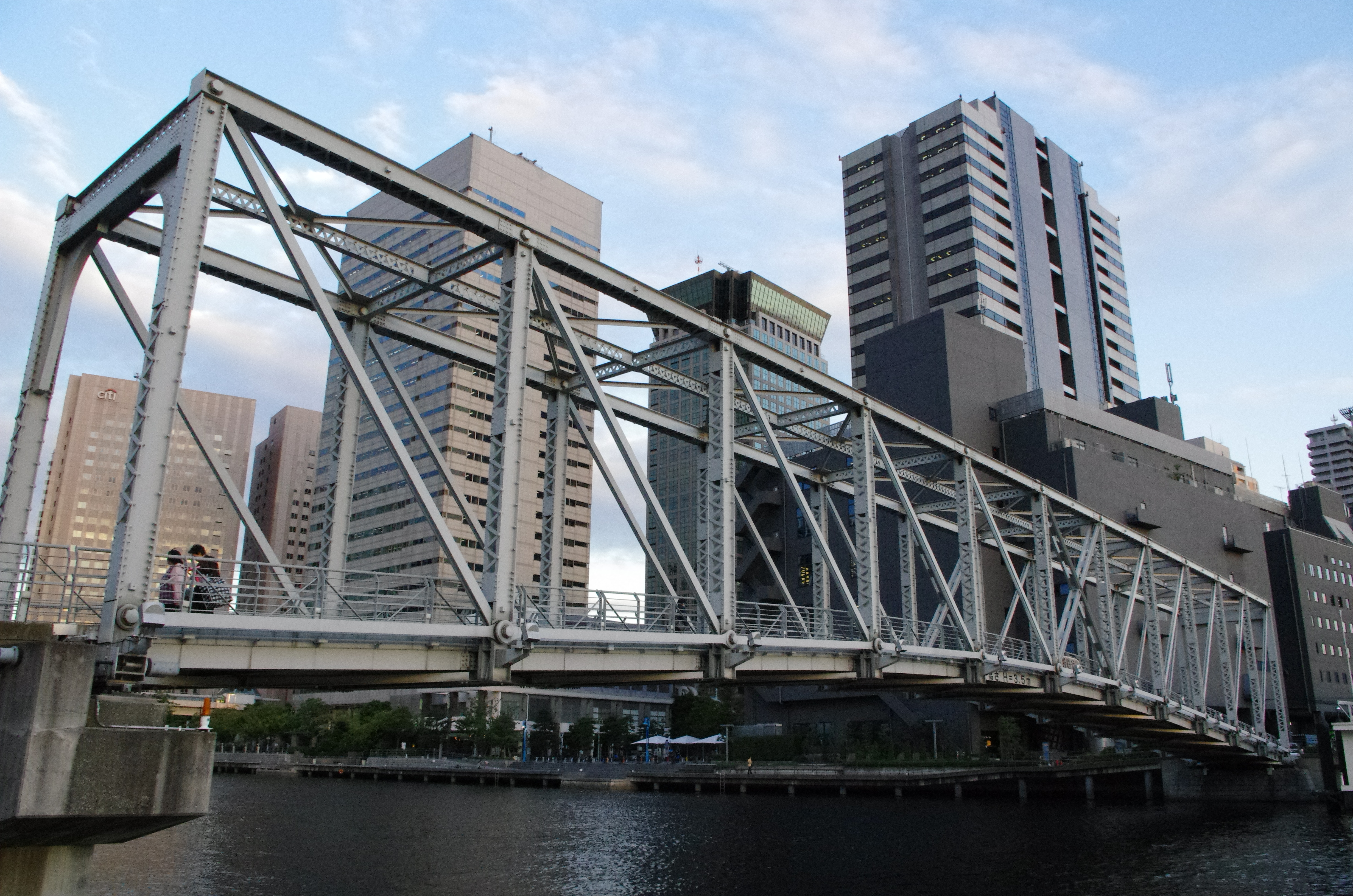 <b>高感度NR:中 / ISO6400</b>