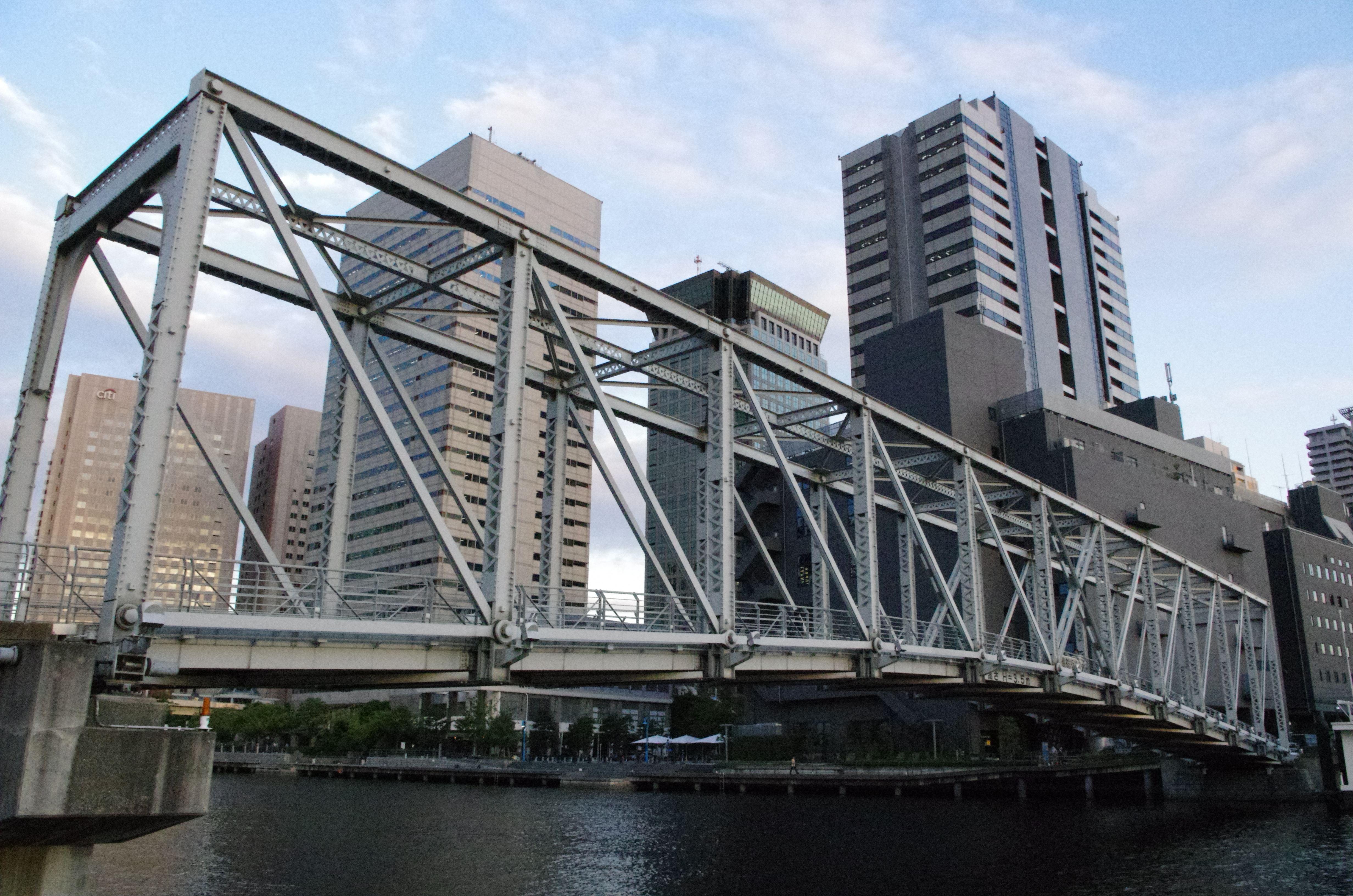 <b>高感度NR:中 / ISO12800</b>