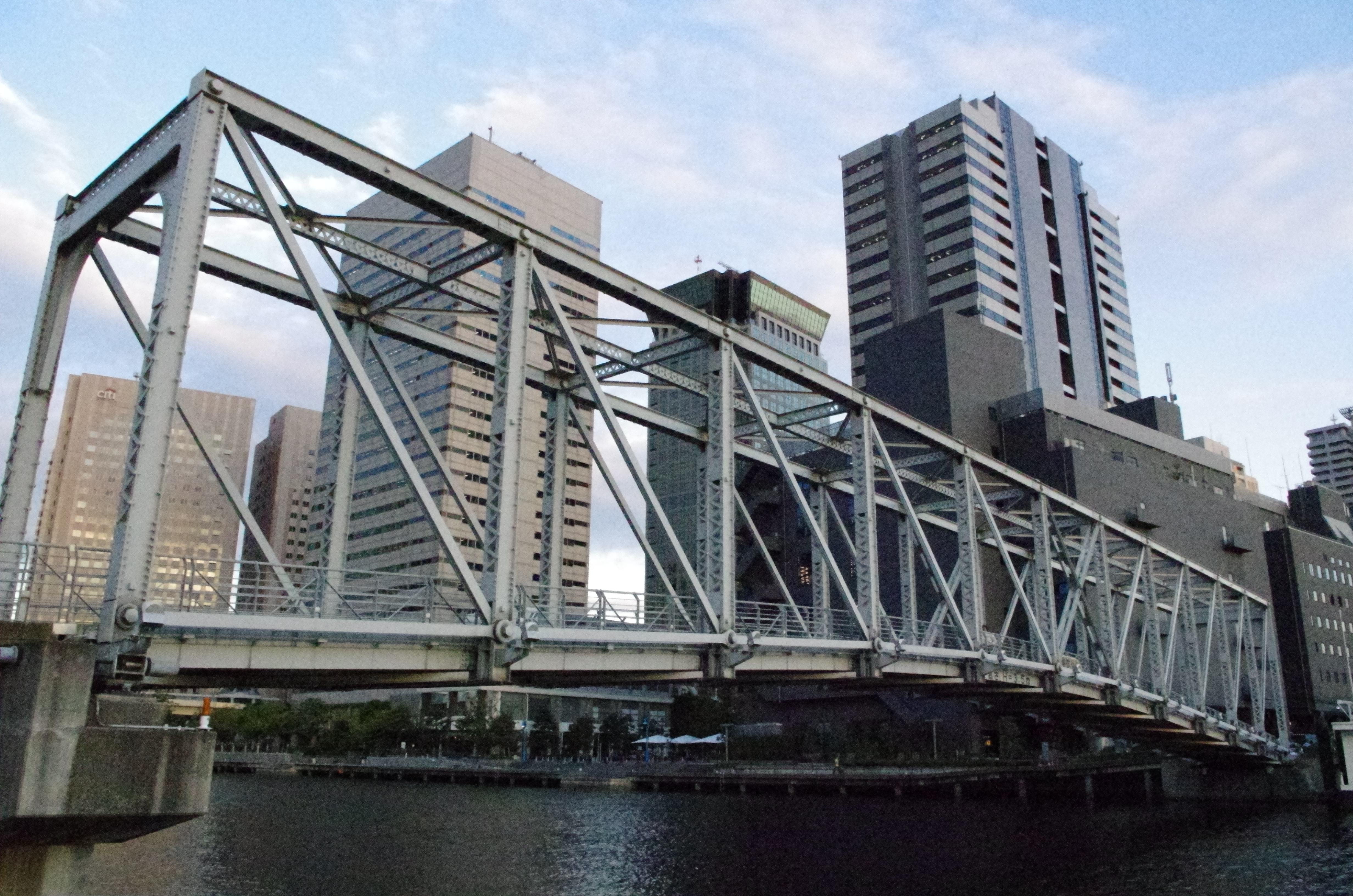 <b>高感度NR:中 / ISO25600</b>