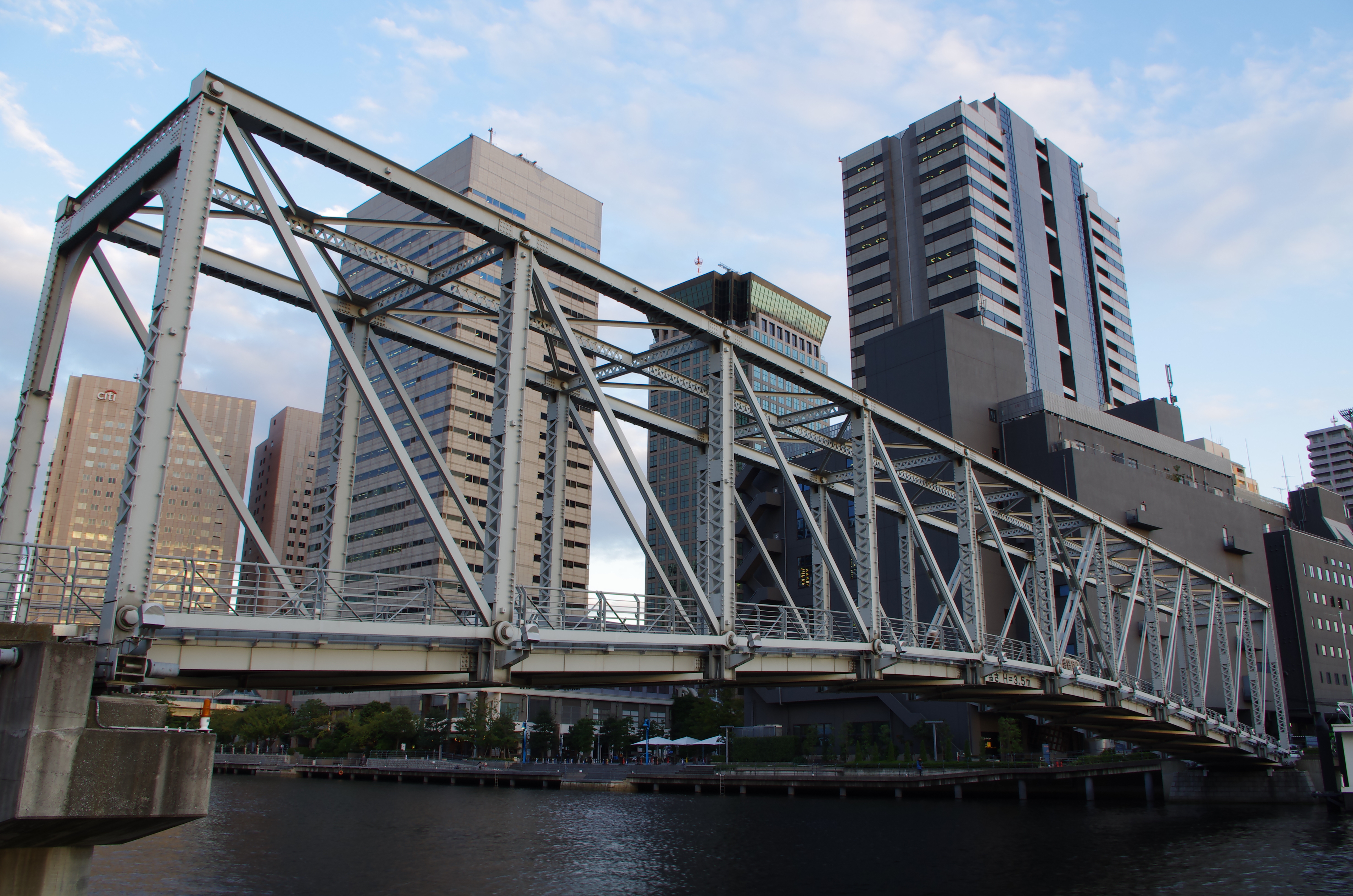 <b>高感度NR:強 / ISO100</b>