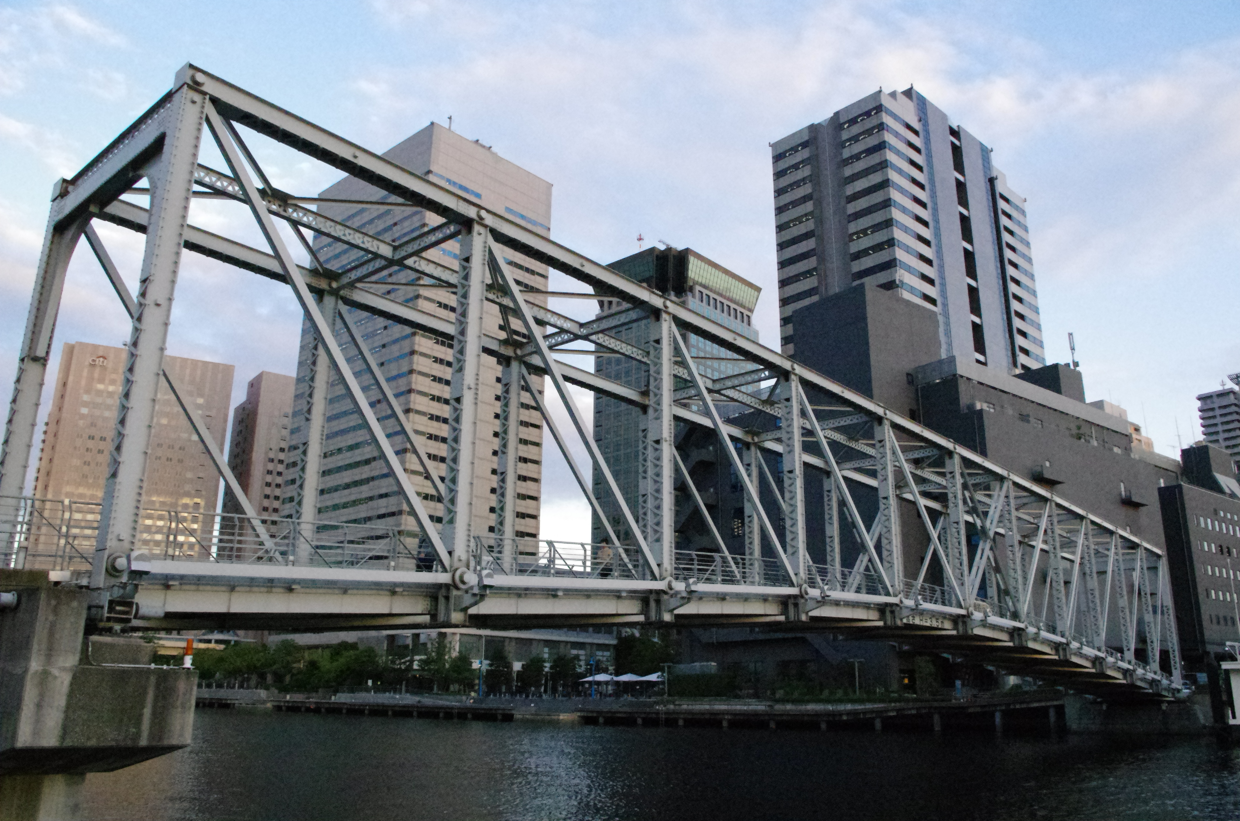 <b>高感度NR:強 / ISO12800</b>