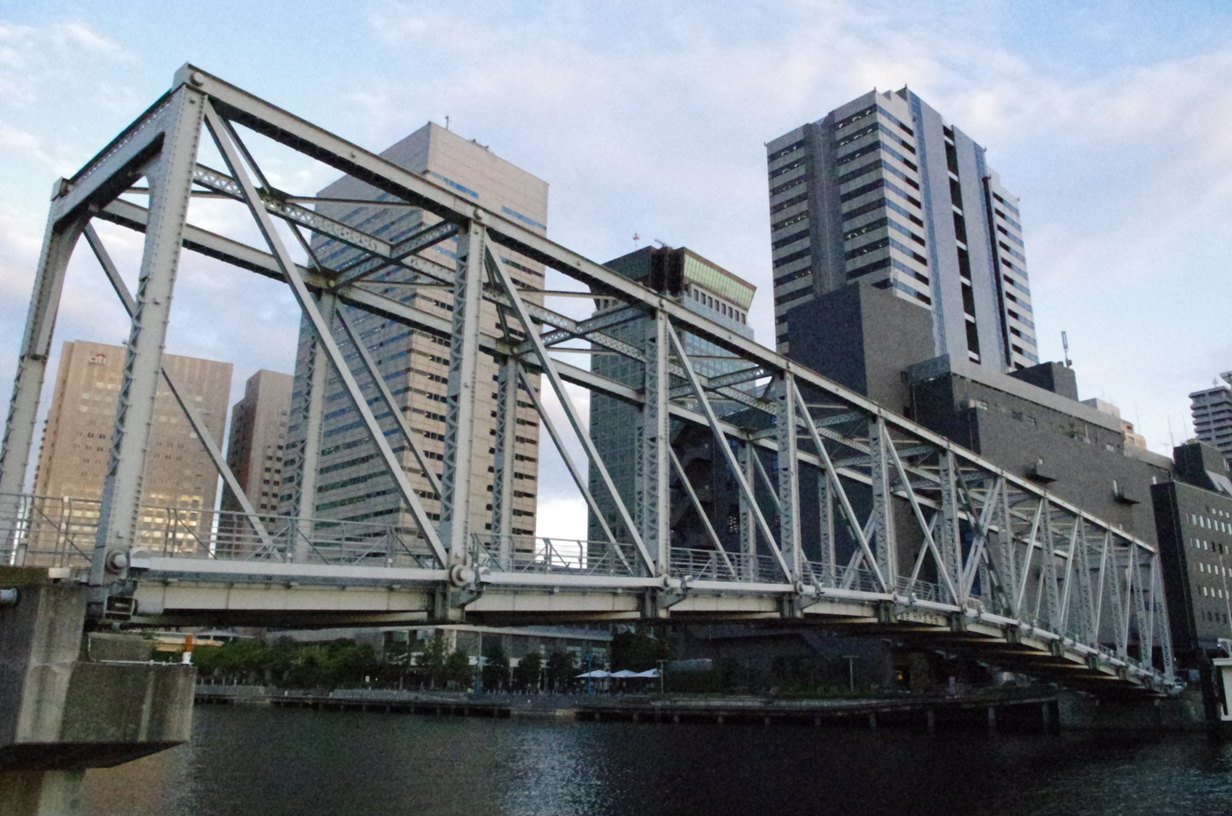 <b>高感度NR:強 / ISO25600</b>