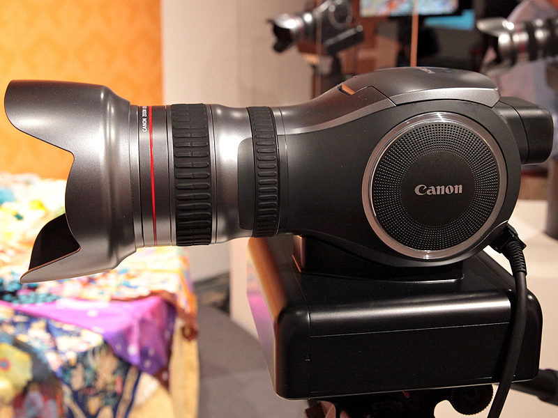 <b>液晶モニターを閉じたところ</b>