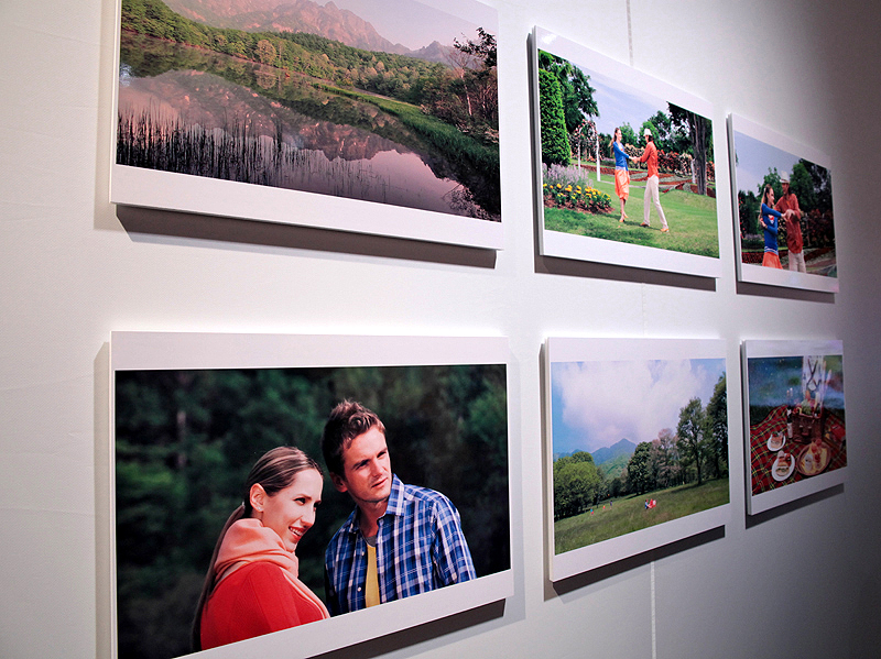 <b>同機で撮影したプリントも展示</b>