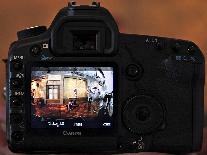 <b>EOS 5D Mark IIで15mmにしたところ。対角魚眼になる</b>