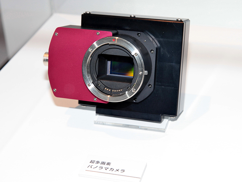 <b>約1億2,000万画素のCMOSセンサーとそれを使用したカメラ</b>