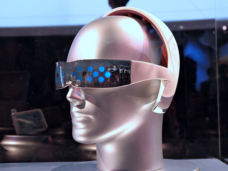 <b>ワイヤレスMR HMDコンセプト。家庭での使用も想定したMRヘッドマウントディスプレイ。折り畳み可能</b>