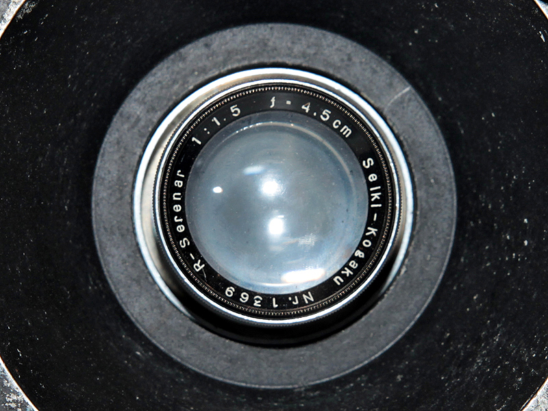 <b>レンズはR-Serenar 4.5cm F1.5</b>