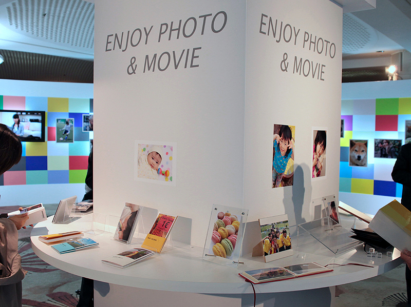<b>「ENJOY PHOTO&amp;MOVIE」をテーマに、プリントやフォトブックとこのども成長記録の動画を流すコーナーも</b>