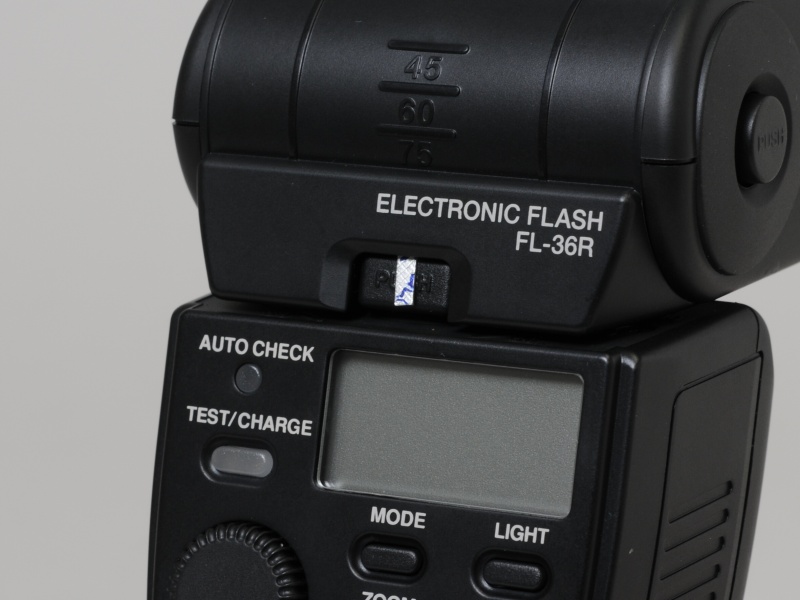 <b>ロック解除ボタンに錠剤シートをはさんだ</b>