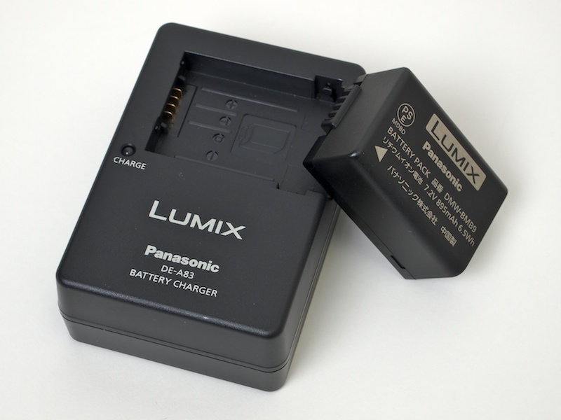 <b>使用電源はリチウムイオンバッテリー「DMW-BMB9」。撮影枚数は約410枚。動画の実撮影可能時間は、1,920×1,080ピクセルで約60分</b>