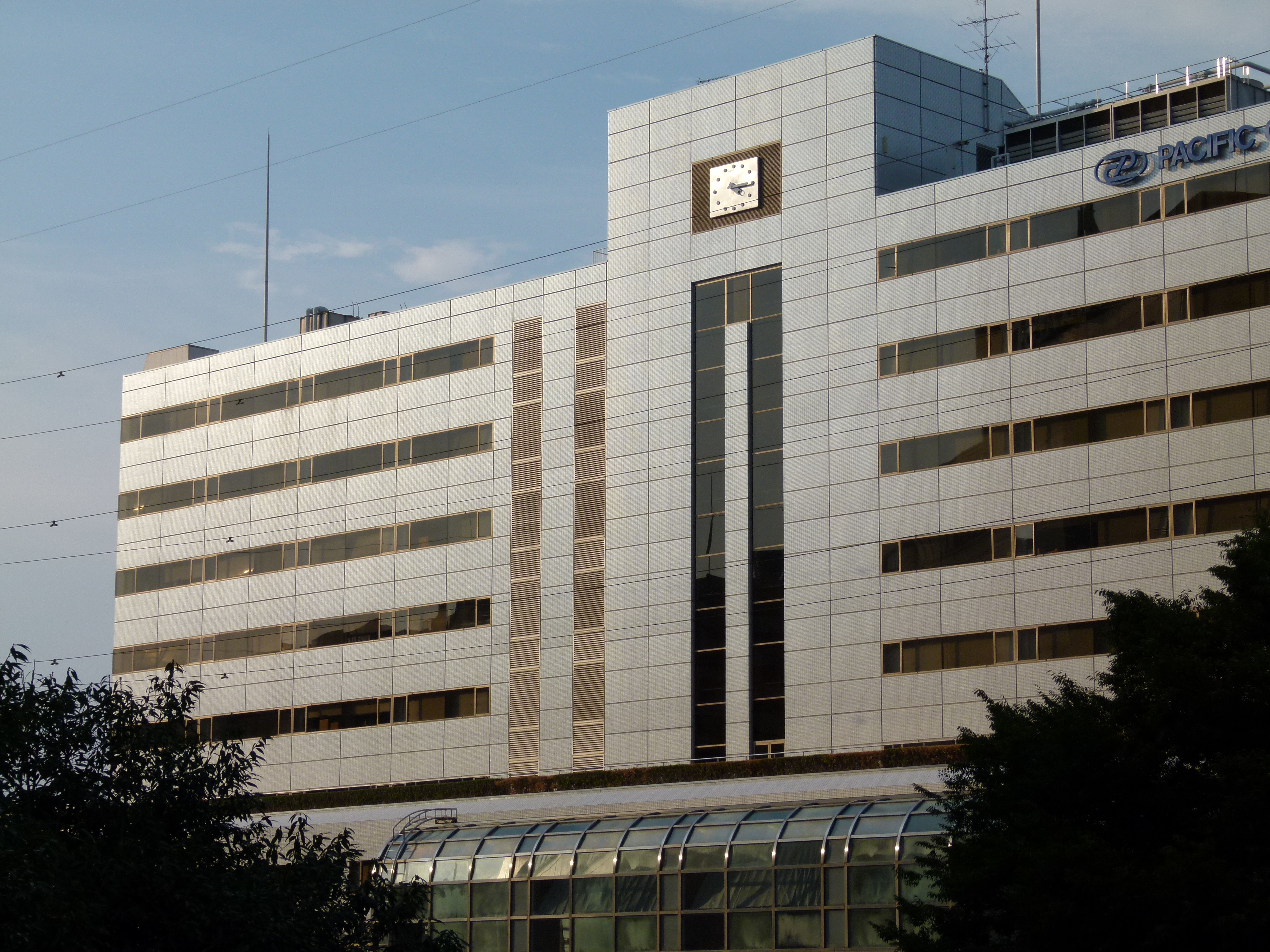 <b>超解像OFF<br>DMC-FZ100 / 約5.4MB / 4,320×3,240 / 1/1,300秒 / F4 / 0.0EV / ISO100 / WB:オート / 14.1mm</b>