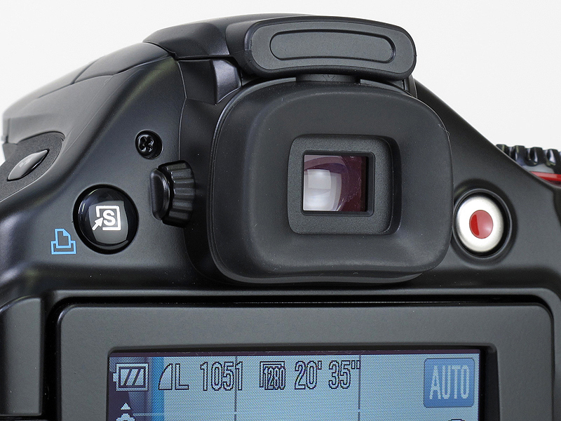 <b>EVFは20.2万ドットで視度調節機構付き。画素数はもっと欲しい</b>