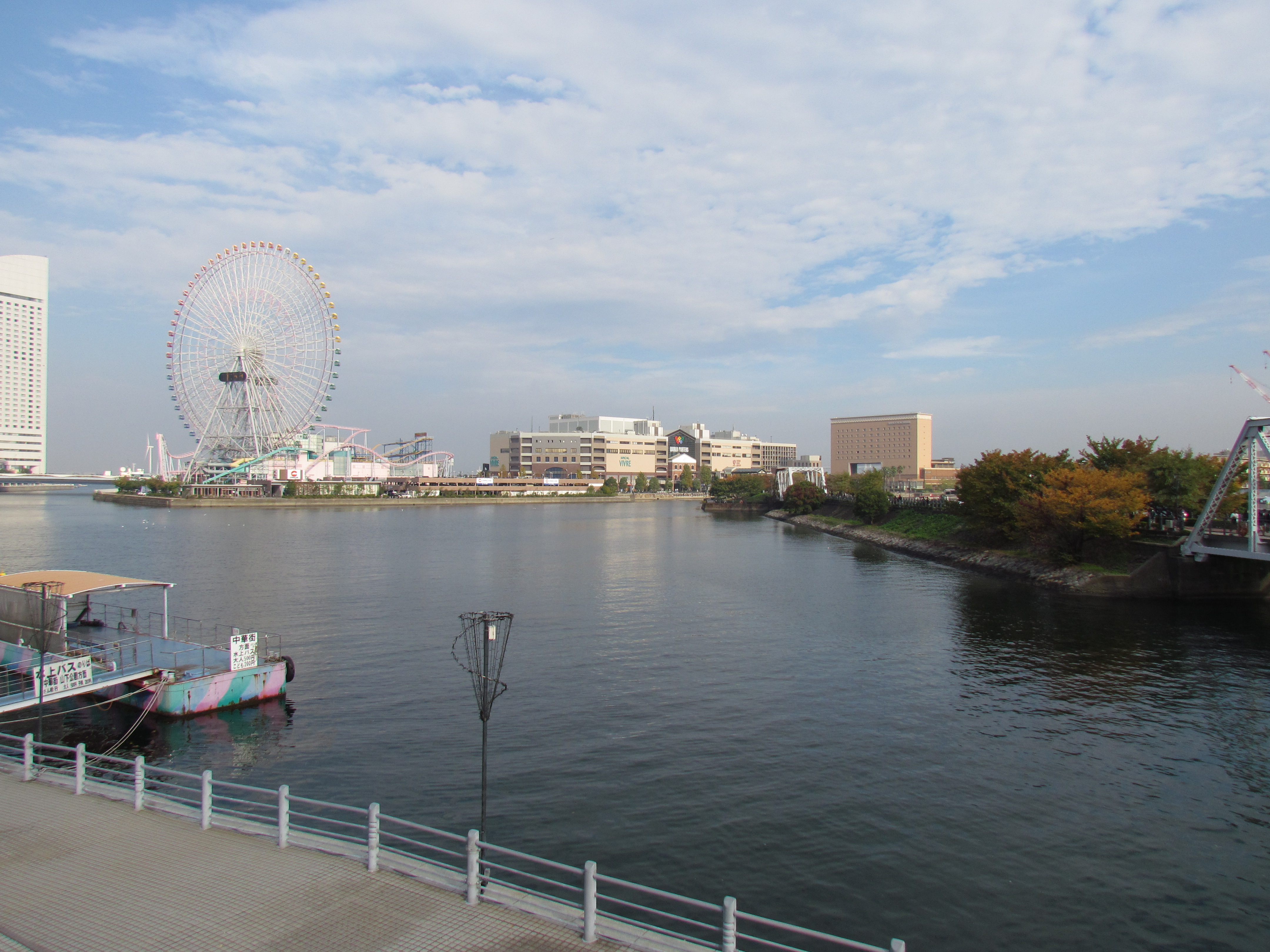 <b>広角端
        <br>PowerShot SX30 IS / 4,320×3,240 / 1/640秒 / F4 / 0EV / ISO80 / プログラムAE / WB:オート / 4.3mm</b>