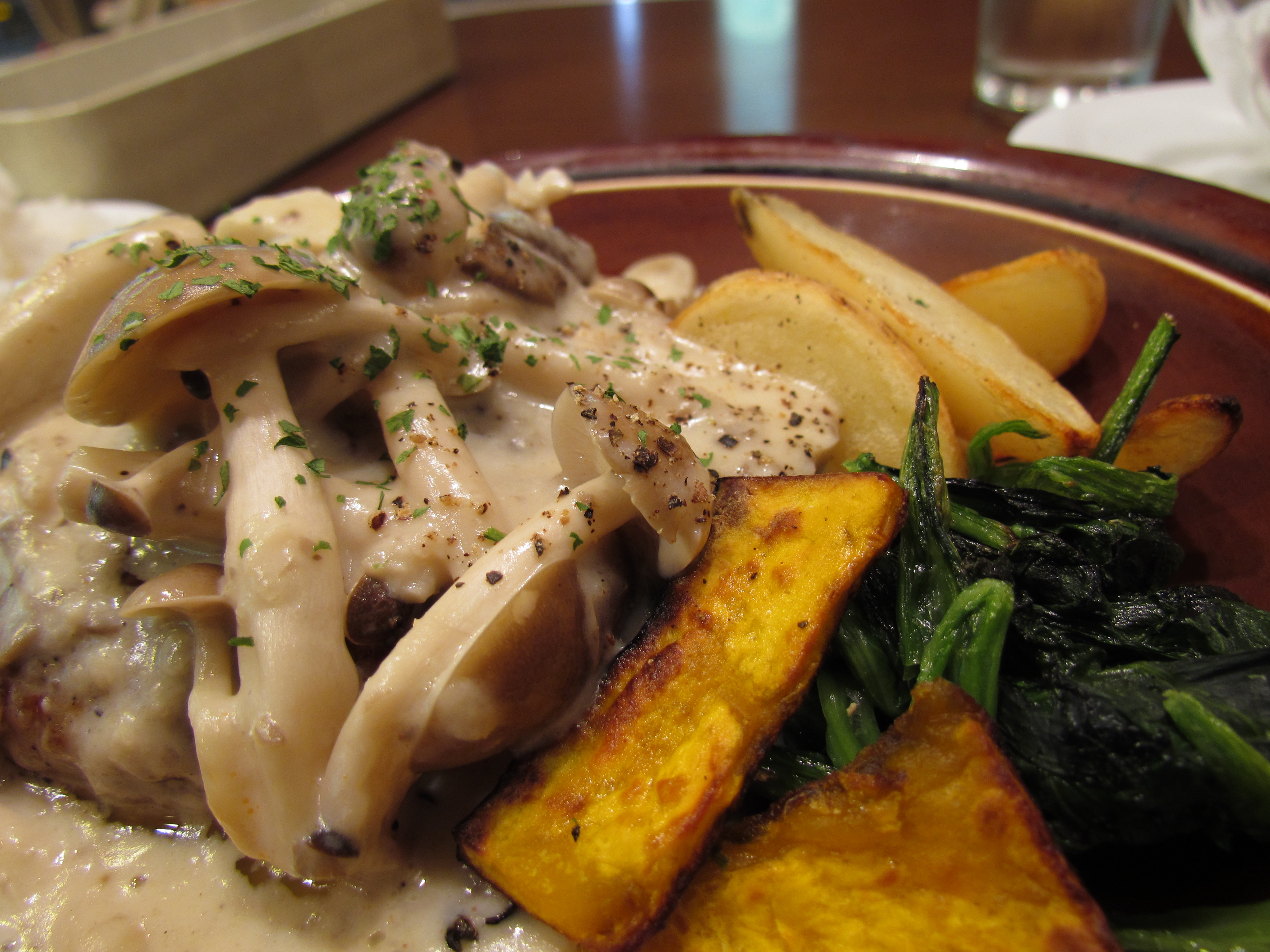 <b>PowerShot SX30 IS / 4,320×3,240 / 1/8秒 / F2.7 / 0EV / ISO80 / 絞り優先AE / WB:オート / 4.3mm</b>