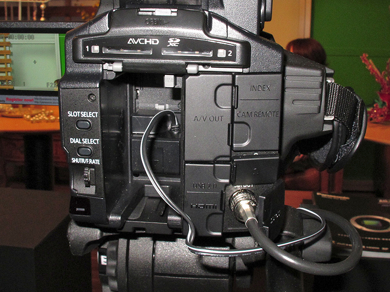 <b>HD-SDI端子も備える</b>