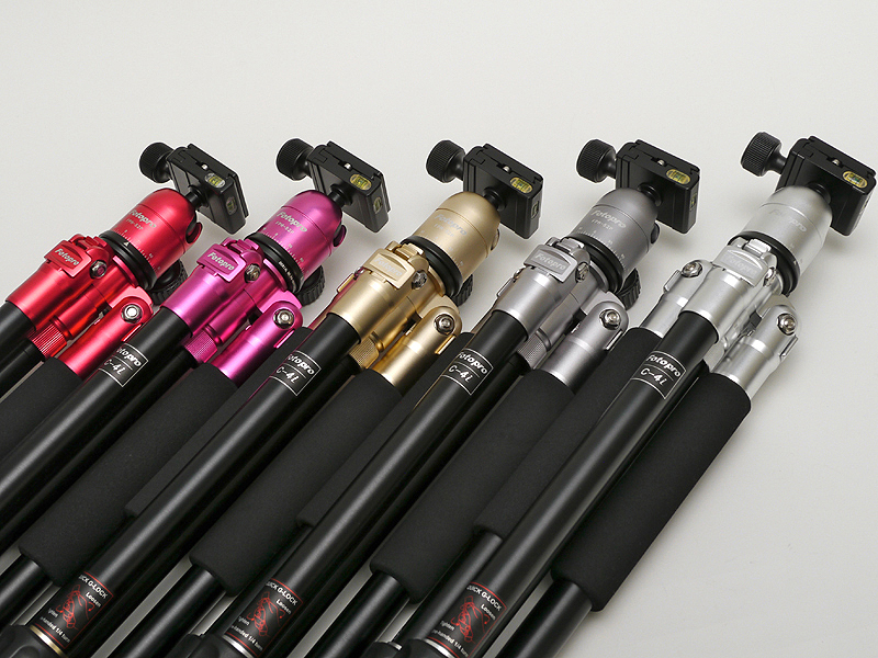 <b>脚部分にもリング状のカラーが入る。左からレッド、ピンク、ゴールド、チタン、シルバー</b>