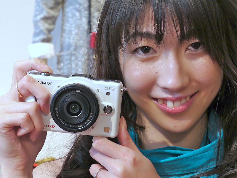 <b>「LUMIX G 14mm F2.5 ASPH.」を装着したDMC-GF2</b>