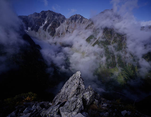 <b>屏風ノ耳から穂高山群 (c)白籏史朗</b>