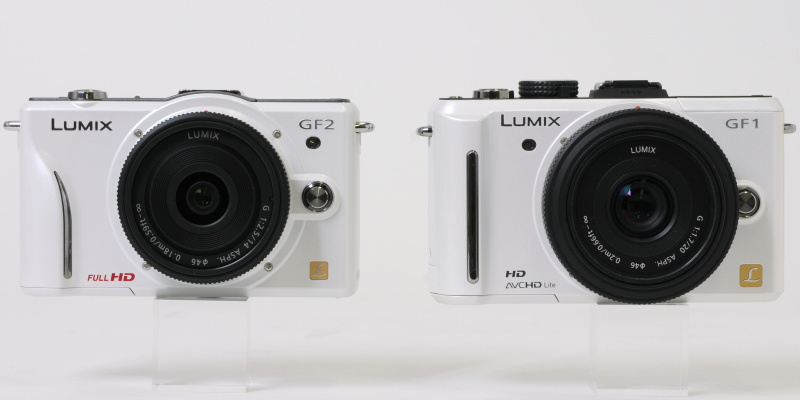 <b>LUMIX G 14mm F2.5 ASPH.を装着したDMC-GF2（左）と、「LUMIX G 20mm F1.7 ASPH.」を装着したDMC-GF1（右）</b>