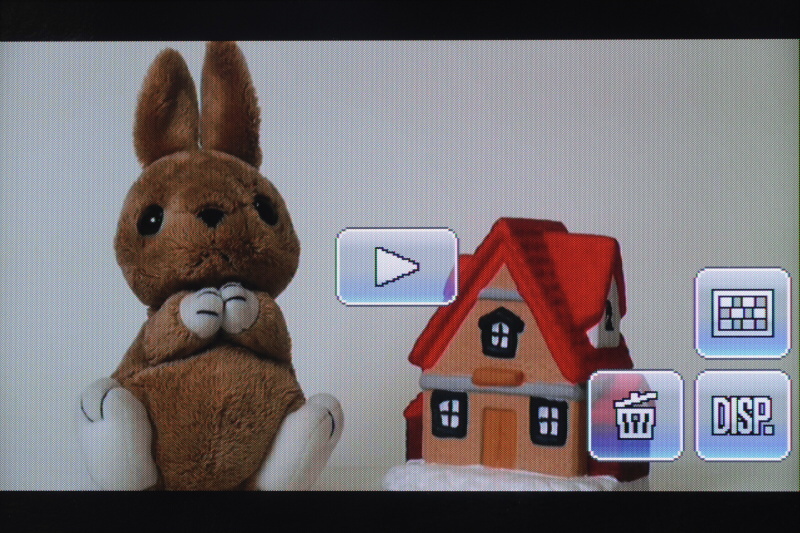 <b>動画は再生ボタンをタッチする</b>