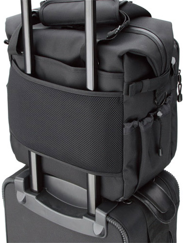 <b>カートバッグのハンドルに装着可能</b>